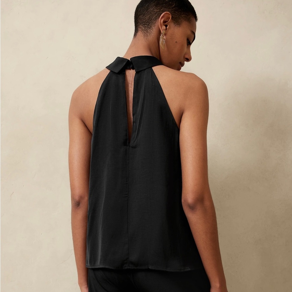 NWT Black fully lined Banana Republic top. 100% polyester - Picture 2 of 3